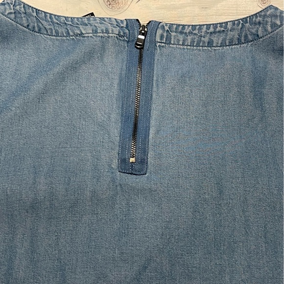 Kenneth Cole New York Denim shirt Women’s Size M Preowned - Picture 8 of 8